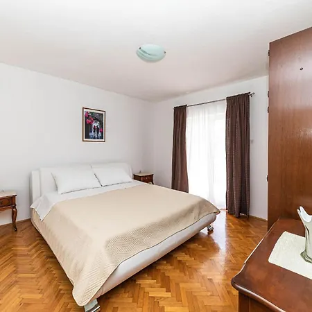 2 Bedroom In Apartment *