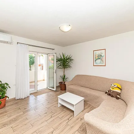 2 Bedroom In Apartment Kastel Stari