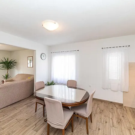 2 Bedroom In Apartment